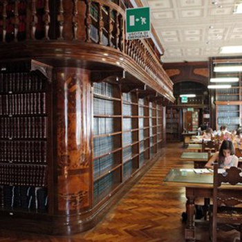 Interno della biblioteca di Chimica Giacomo Ciamician